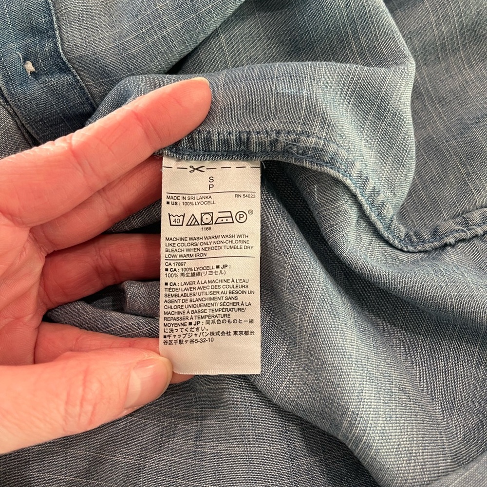 Banana Republic Blue Denim Button Down Shirt Classic Chambray | Women’s Small - Picture 10 of 10